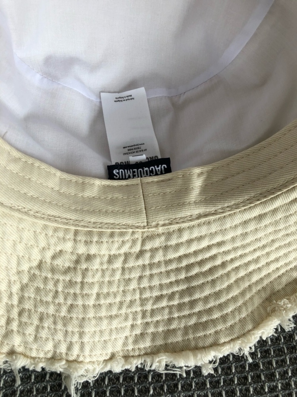 Jacquemus Cream Frayed-Edge Bucket Hat - Picture 10 of 10